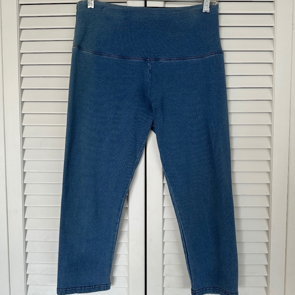 (NWOT) WOMEN'S SLIM DENIM LEGGINGS BY LYSSE,  SIZE: MEDIUM, COLOR LIGHT BLUE